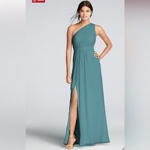 Never worn David’s Bridal long one shoulder teal bridesmaid dress. Item F18055